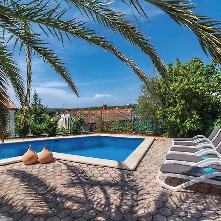 Cozy Apartment In Pula With Wifi Apartman