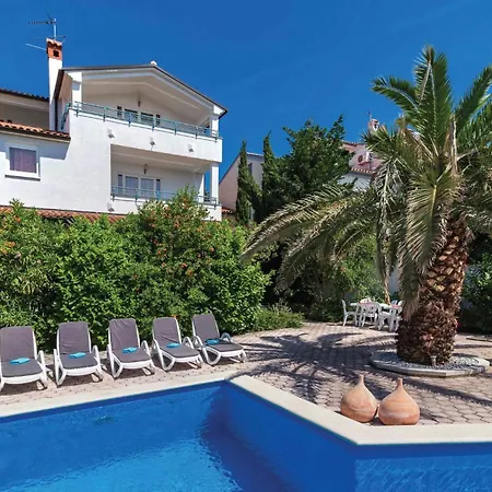 Apartman Cozy Apartment In Pula With Wifi *