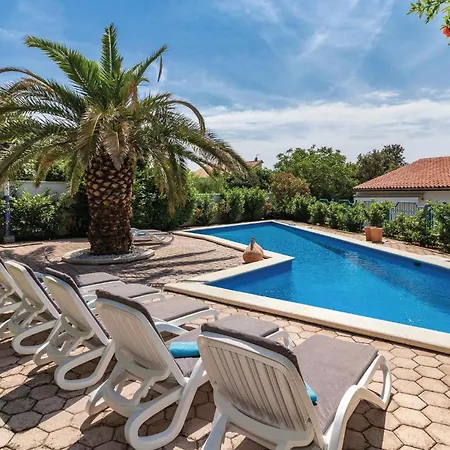 Cozy Apartment In Pula With Wifi Pula