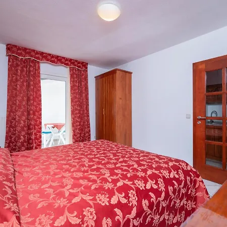 Apartman Cozy Apartment In Pula With Wifi