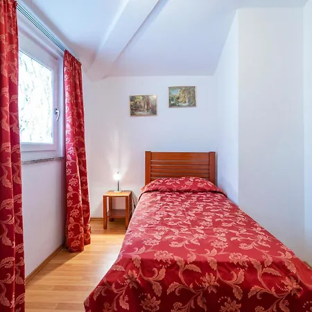 Cozy Apartment In Pula With Wifi *