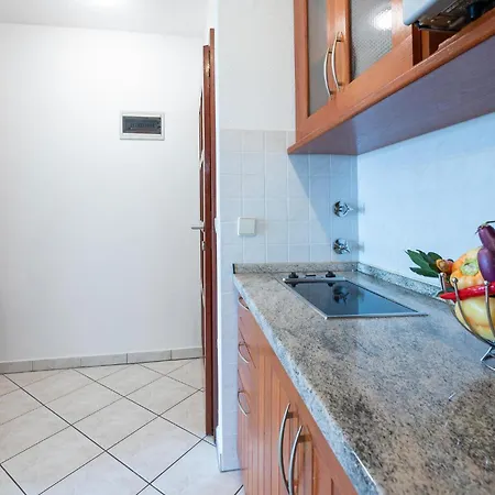 Apartman Cozy Apartment In Pula With Wifi *