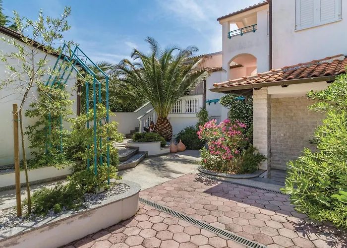 Апартаменты Cozy Apartment In Pula With Wifi *