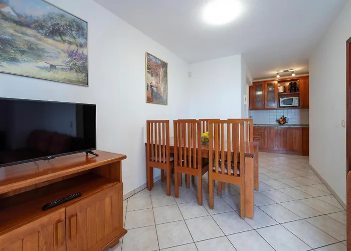 Апартаменты Cozy Apartment In Pula With Wifi Пула