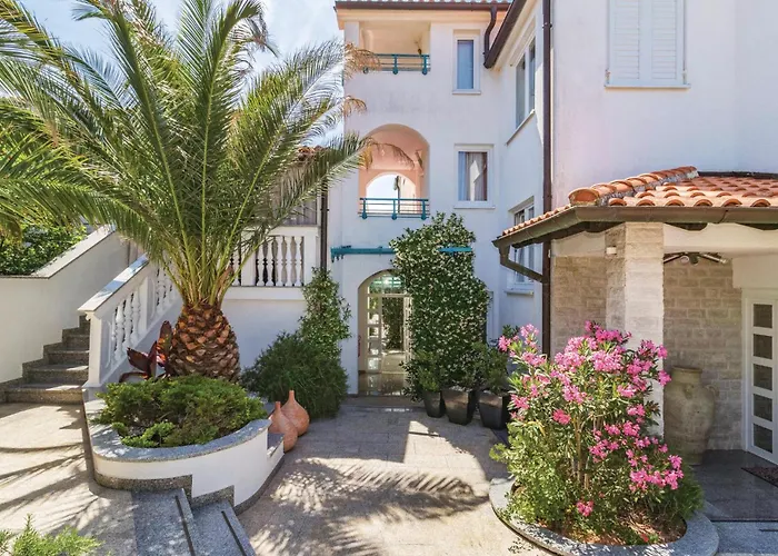 Апартаменты Cozy Apartment In Pula With Wifi Пула