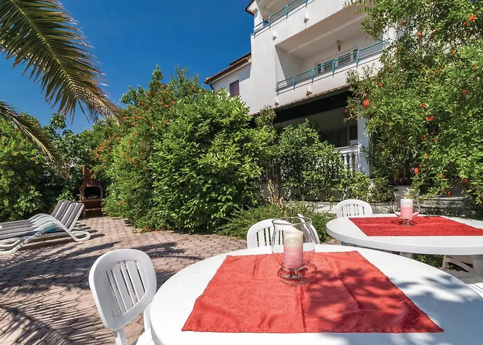 Apartment Cozy Apartment In Pula With Wifi *