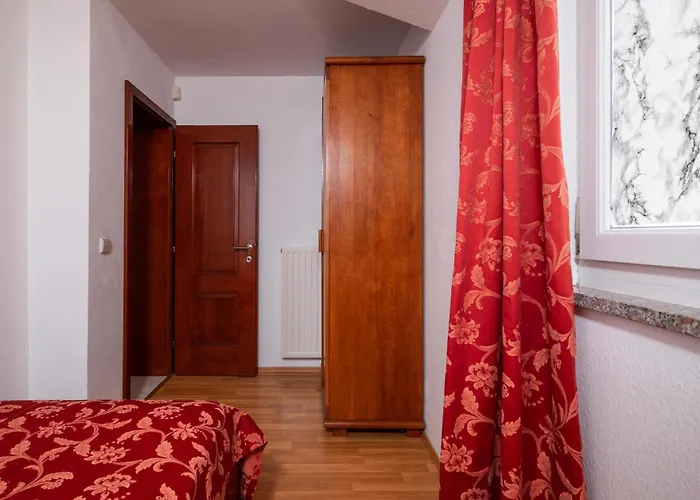 Apartment Cozy Apartment In Pula With Wifi *