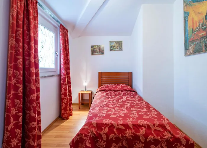 Cozy Apartment In Pula With Wifi *