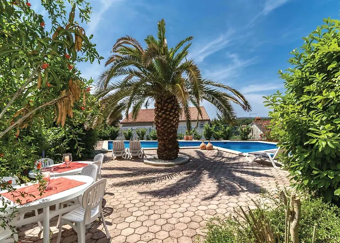 Apartment Cozy Apartment In Pula With Wifi Pula